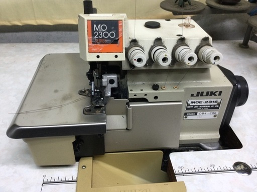 リユース　JUKI ジューキ　MO–2316　インターロック　工業用ミシン　ロックミシン　　幅120　　奥行60　　高さ145(作業面