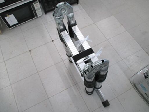 美品 伸縮はしご RIKADE 多機能 脚立 梯子 1台2役 高所作業 はしご兼用脚立 1.9m＋1.9m ロック付き 苫小牧西店 美品 伸縮はしご RIKADE 多機能 脚立 梯子 1台2役 高所作業 はしご兼用