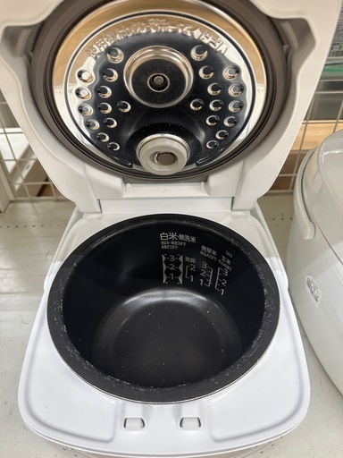 【ドリーム川西店御来店限定】三菱　炊飯ジャー　NJ-SE069-W／クリーニング済み 【2002119255400685】