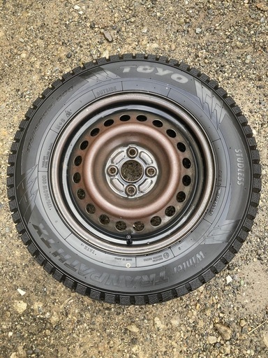 鉄ホイールとスタッドレスTOYOTIRE175/80R15 90Q