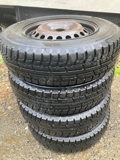 鉄ホイールとスタッドレスTOYOTIRE175/80R15 90Q　