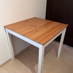 テーブル