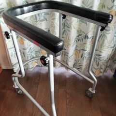 【30日まで】歩行器 アルコー3型