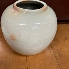 萩焼き独特の灰釉、花器の画像