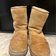 UGG 
