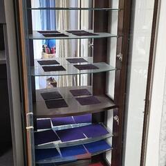 ガラス 飾り棚 キャビネットの画像