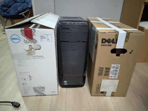 デスクトップパソコンとモニター2台