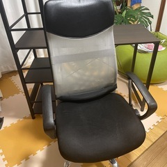 PCデスクとチェアのセット
の画像