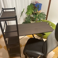 PCデスクとチェアのセット
の画像