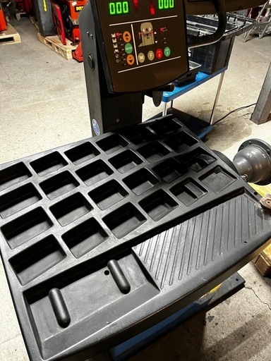 ホイールバランサー　バンザイ　タイヤ交換　自動車　整備　工具　