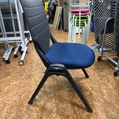 プラス　スタッキングチェア　在庫6本ありますの画像