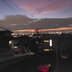 名古屋で一番夜景が綺麗な貸ガレージ、水道、水洗トイレ、コンセント有り、仕事場、ガレージ、趣味の部屋、資材置き場などにに - 不動産