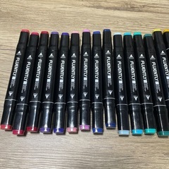 fluentlyコピック32色