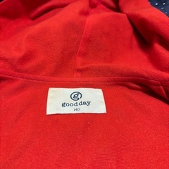 急な寒さや小雨にも対応できるアウター
の画像