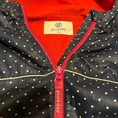 急な寒さや小雨にも対応できるアウター
の画像