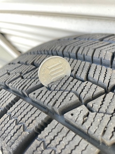 スタッドレス 4本 BLIZZAK VRX 165/70R14 ホイールカバー付
