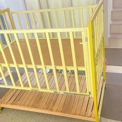 ベビーベッドの画像