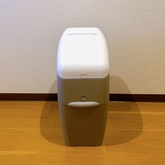 オムツ用ゴミ箱　ニオイポイ