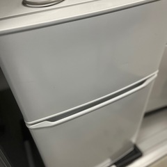 ⭐️🚗³₃✨️お届け設置無料❣️(エリア内❣️)❄️小さめツードア冷蔵庫🧊Haier  2022年製❣️の画像