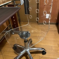 パソコンデスクの画像
