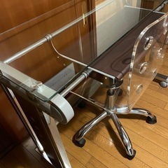パソコンデスクの画像