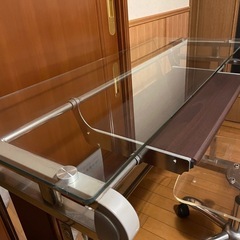 パソコンデスクの画像