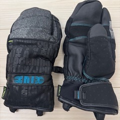 スノーボードウェア一式(ウェア上下、グローブ、ゴーグル)の画像