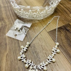 ブライダル　ティアラ　ネックレス　イヤリングの画像