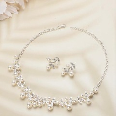 ブライダル　ティアラ　ネックレス　イヤリングの画像