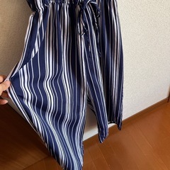 お値下げ致しました！⭐️シンガポール購入　ネイビーとホワイトのストライプオールインワンの画像