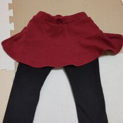 90サイズ 赤と黒のスカート付きレギンス