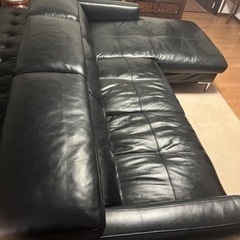 3人掛けL型ブラックの牛皮製のブランドソファ