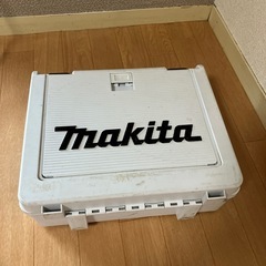 マキタ18Vインパクト　充電器と箱だけ
