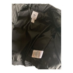 adidas ダウンコートの画像