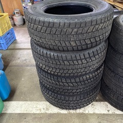 ブリヂストンDMーV3スタッドレスタイヤ265/65R17