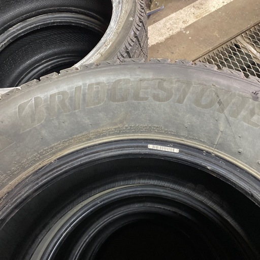 ブリヂストンDMーV3スタッドレスタイヤ265/65R17