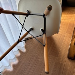 イームズチェア 椅子の画像
