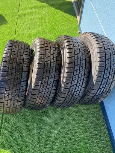 スタッドレスタイヤ　195/65R15