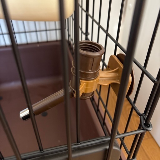 【値下げ】【美品】猫ケージ　猫トイレ　ペットボトル給水器セット