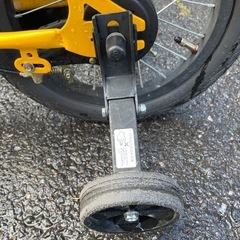 14型ハマー補助輪付き自転車の画像