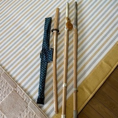 竹刀3本と木刀1本　