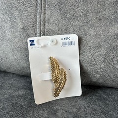 【新品未使用】おどろき価格！ゴールド葉デザインブローチ バレッタ