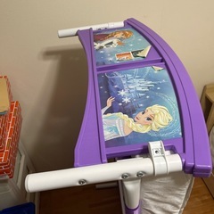子供用ベットとマットレスの画像