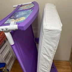 子供用ベットとマットレスの画像