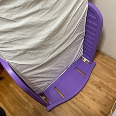 子供用ベットとマットレスの画像