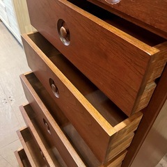 【武蔵小山店】 チーク家具 チーク材 キャビネット チェスト アジアンチーク  ジャパンヴィンテージ　引き出し収納 縦長 スリムデザイン レトロ ヴィンテージ ミッドセンチュリーモダン 木製家具 オープンラック 収納力 シンプルデザインの画像
