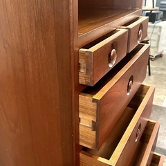 【武蔵小山店】 チーク家具 チーク材 キャビネット チェスト アジアンチーク  ジャパンヴィンテージ　引き出し収納 縦長 スリムデザイン レトロ ヴィンテージ ミッドセンチュリーモダン 木製家具 オープンラック 収納力 シンプルデザインの画像
