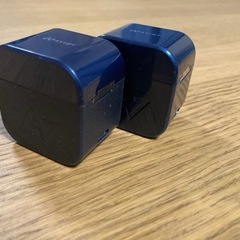 ジャンク品ワイヤレスイヤホンとケース2個の画像