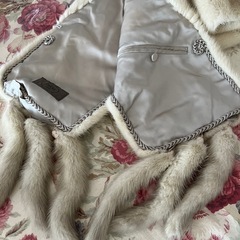 新品近リアルラビットファーケープの画像