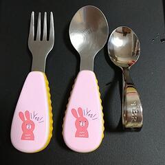 赤ちゃんから小さいお子様用スプーンとフォークセットの画像